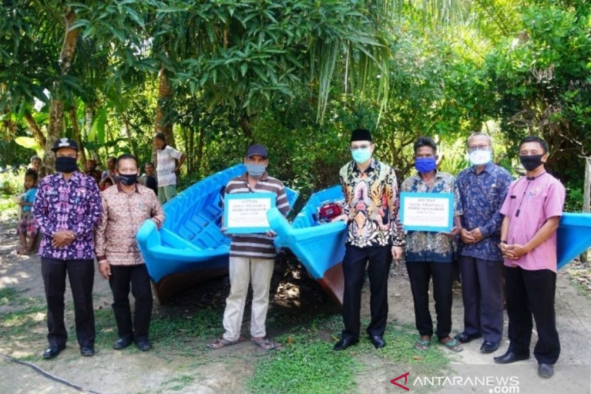 DKP Bangka Barat realisasikan bantuan GPS ke kelompok nelayan