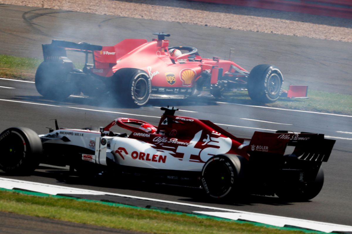 Vettel : Strategi Ferrari tidak masuk akal