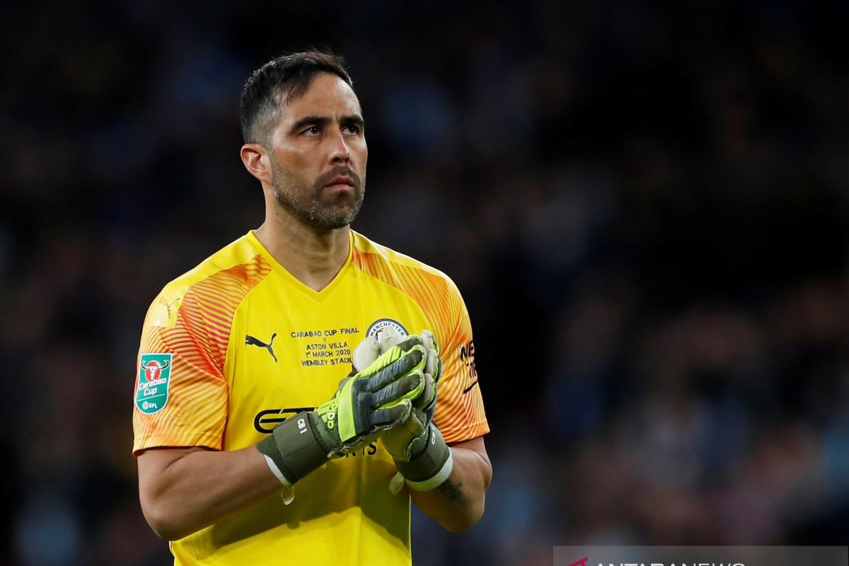 Real Betis akan boyong Claudio Bravo dari Manchester City