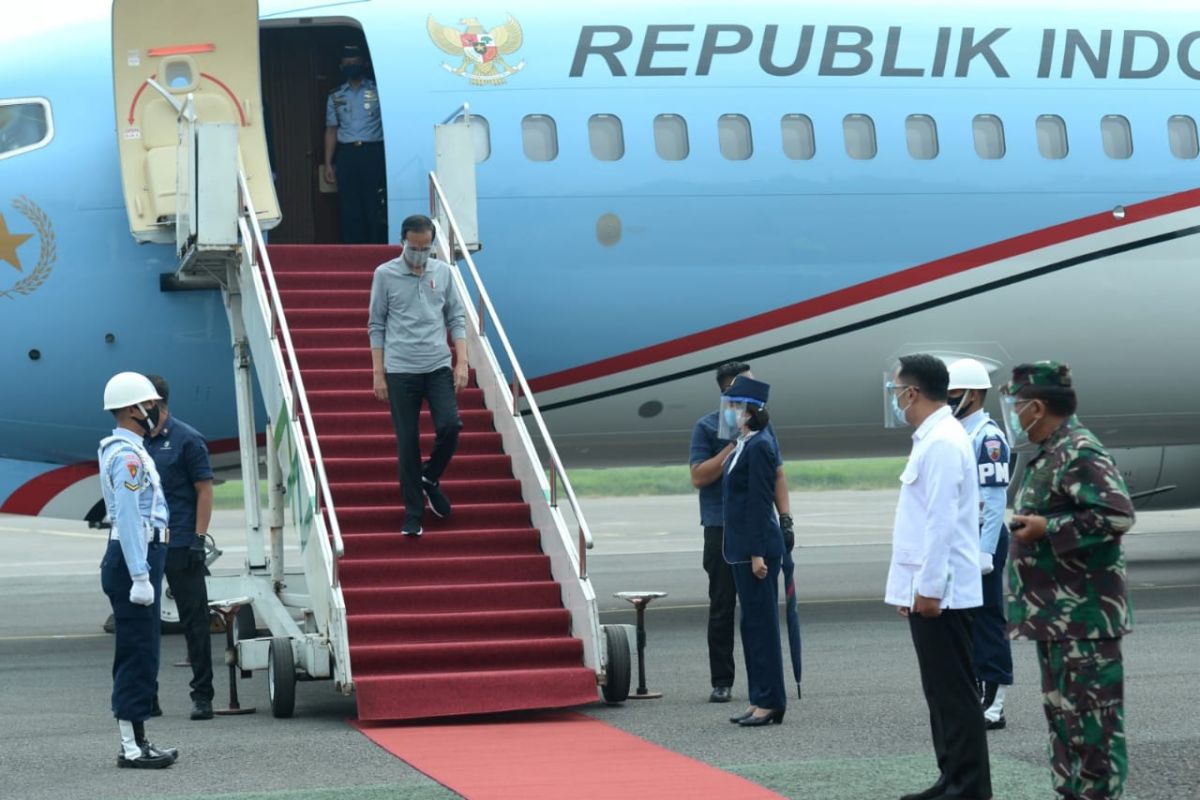 Presiden Jokowi saksikan penyuntikan vaksin COVID-19 kepada relawan