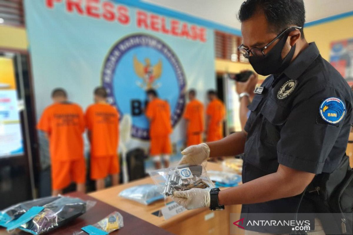 BNN tangkap kurir narkoba miliki senjata api rakitan di Jambi