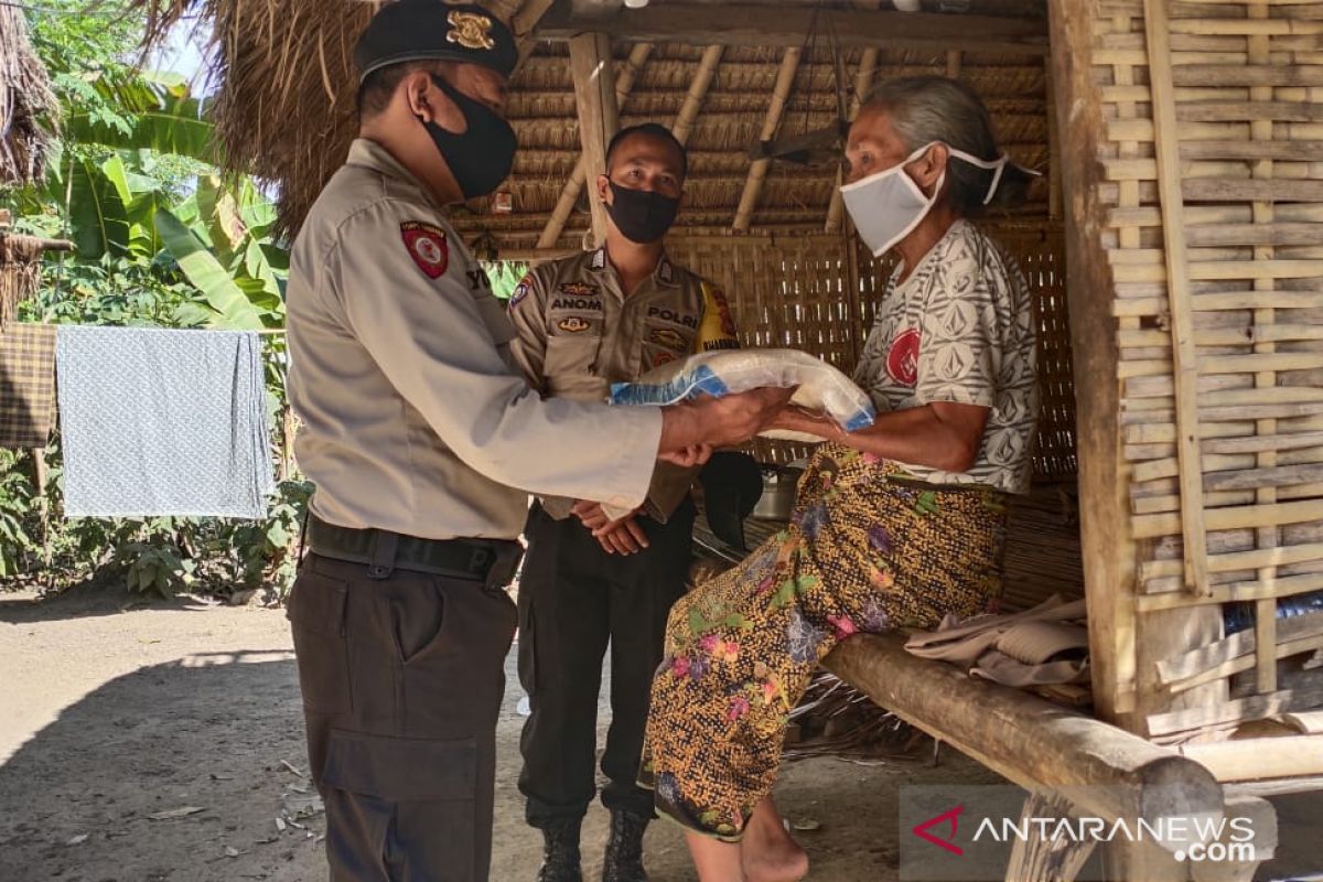 Polres Lombok Barat kembali menyalurkan bantuan 10 ton beras