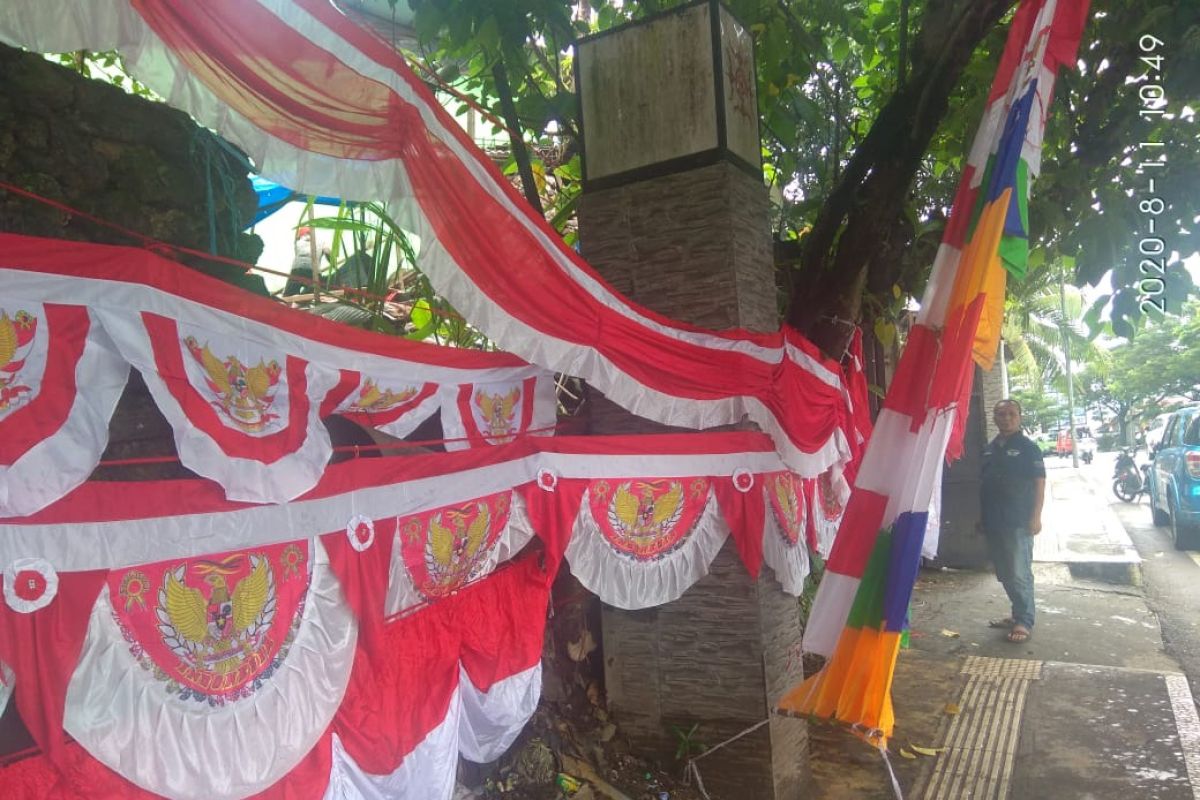 Penjualan pernak pernik HUT Proklamasi RI di Ambon sepi