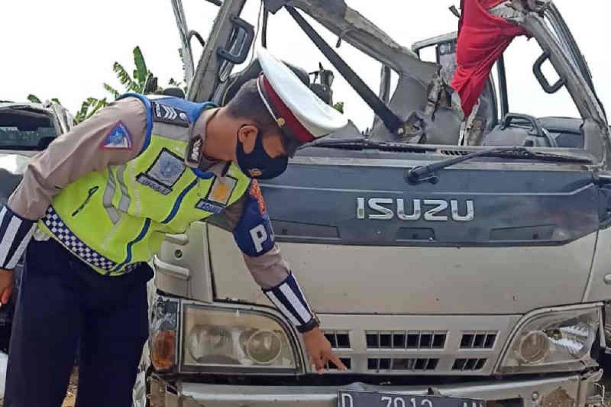 Kecelakaan Bus Elf yang menewaskan 8 orang tak laik jalan