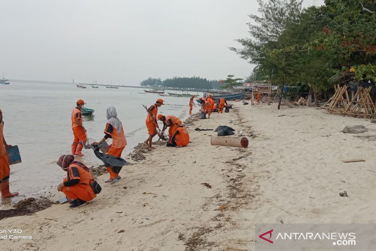 Ditelusuri, penyebab limbah minyak di Pulau Pari