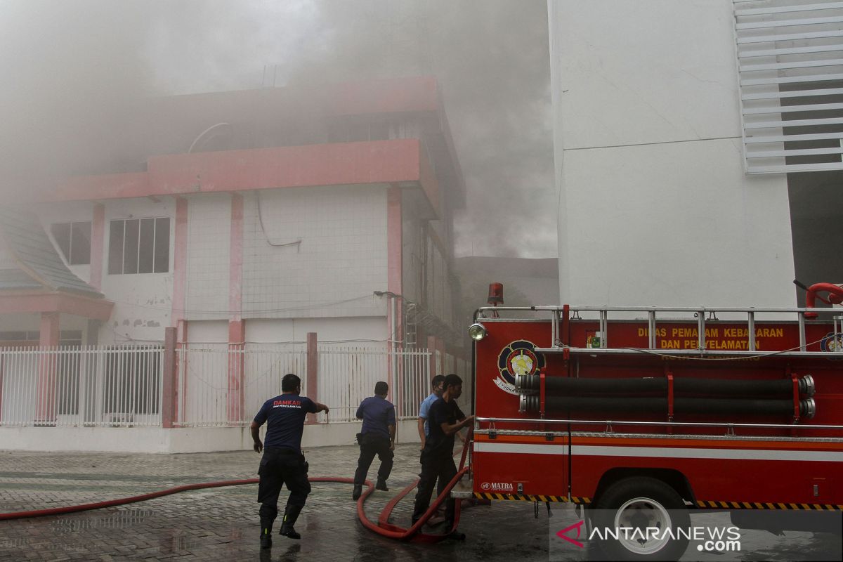 Polri selidiki penyebab kebakaran gedung Telkom Pekanbaru