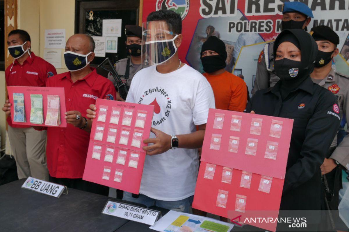 Polisi bongkar peredaran narkoba terselubung di pabrik jajanan pasar