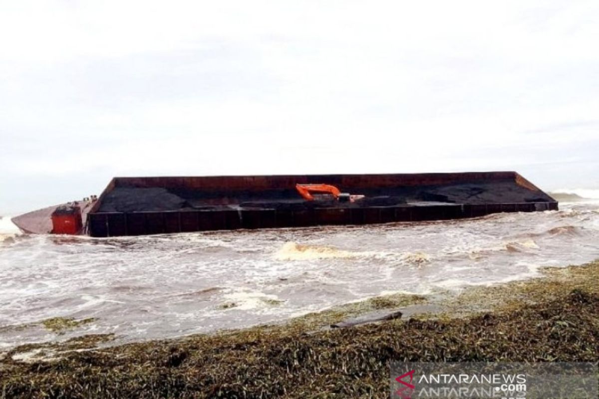 DLHK Aceh selidiki tumpahan ratusan ton batu bara di laut Nagan Raya