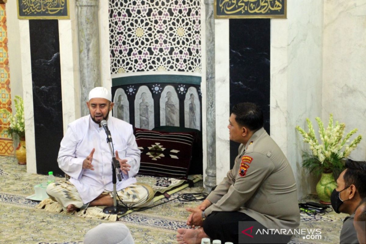 Habib Syech: Islam itu sejuk, bukan buat keributan