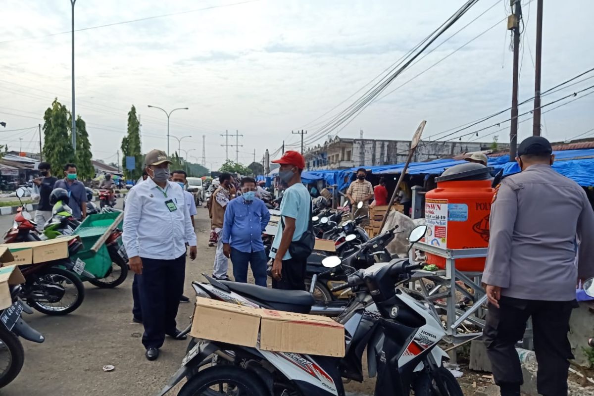 Bupati Siak sidak protokol COVID-19 di Pasar Perawang