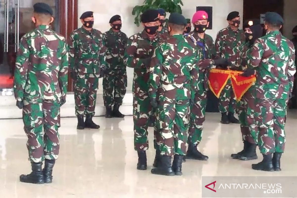Panglima TNI berikan penghargaan kepada prajurit Satgas Pamtas RI-PNG