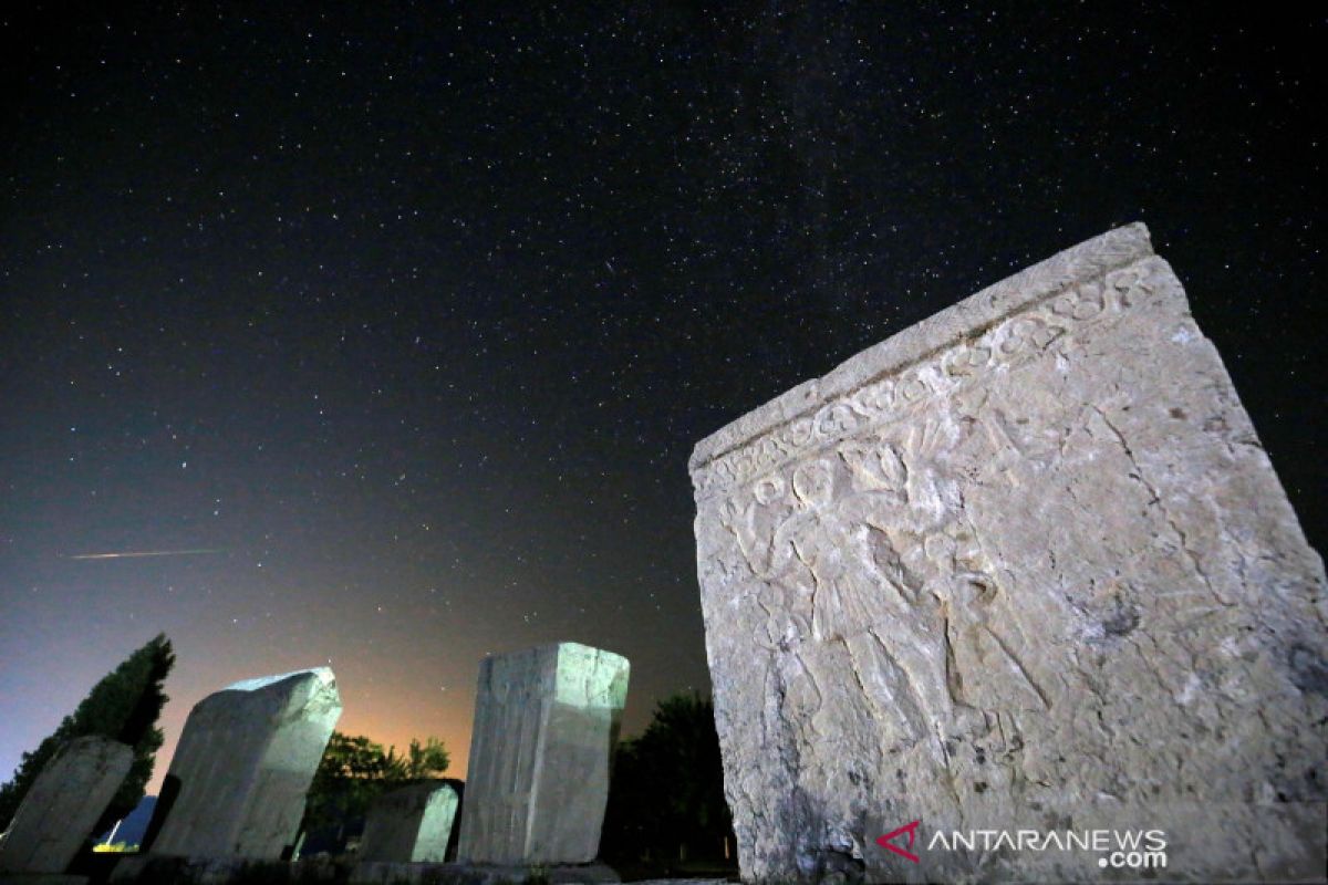 Ayo saksikan hujan meteor dini hari di seluruh Indonesia