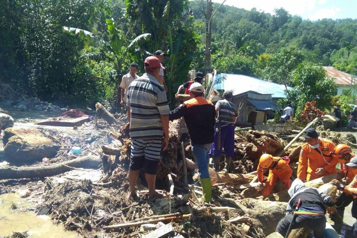 Korban banjir di Kulawi masih bertahan di pengungsian