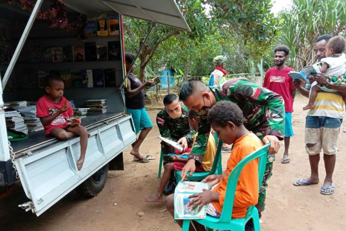 TNI sediakan layanan perpustakaan keliling bagi siswa di perbatasan RI-PNG