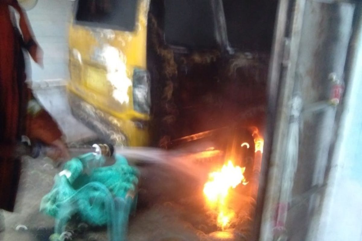 Kios BBM terbakar, pasutri pemiliki kios alami luka bakar