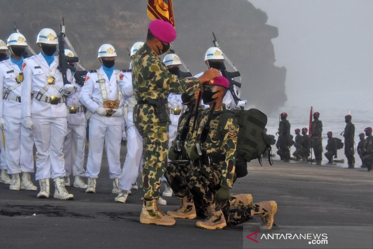 186 prajurit muda menyandang Baret Ungu Korps Marinir