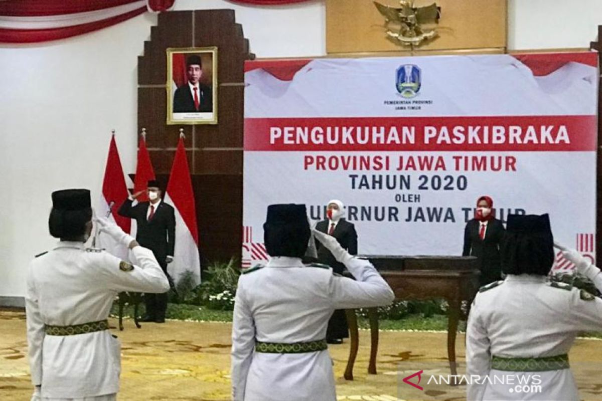 Gubernur Jatim kukuhkan sepuluh anggota Paskibraka