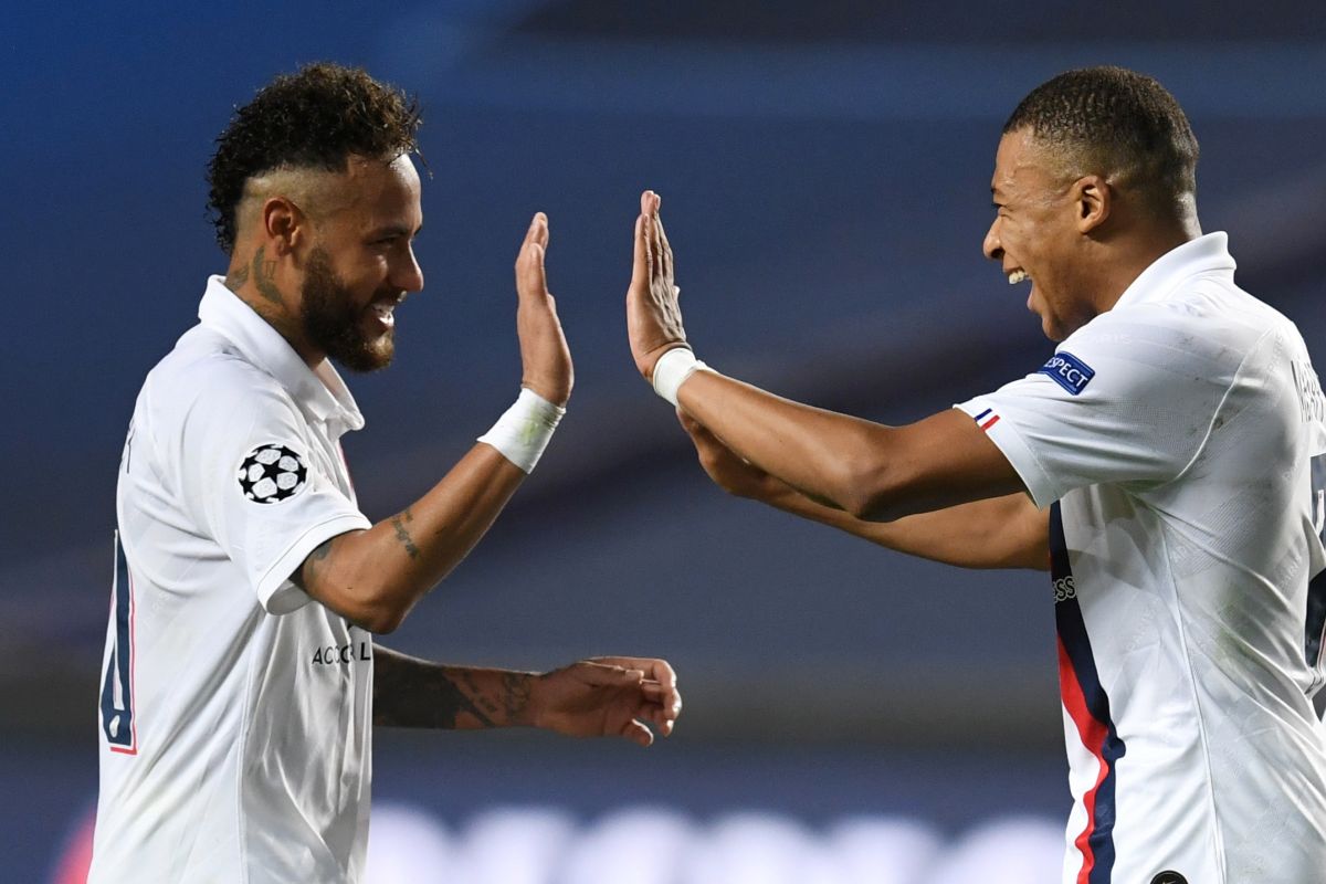 Bos PSG menegaskan Neymar dan Mbappe musim depan tetap di Paris