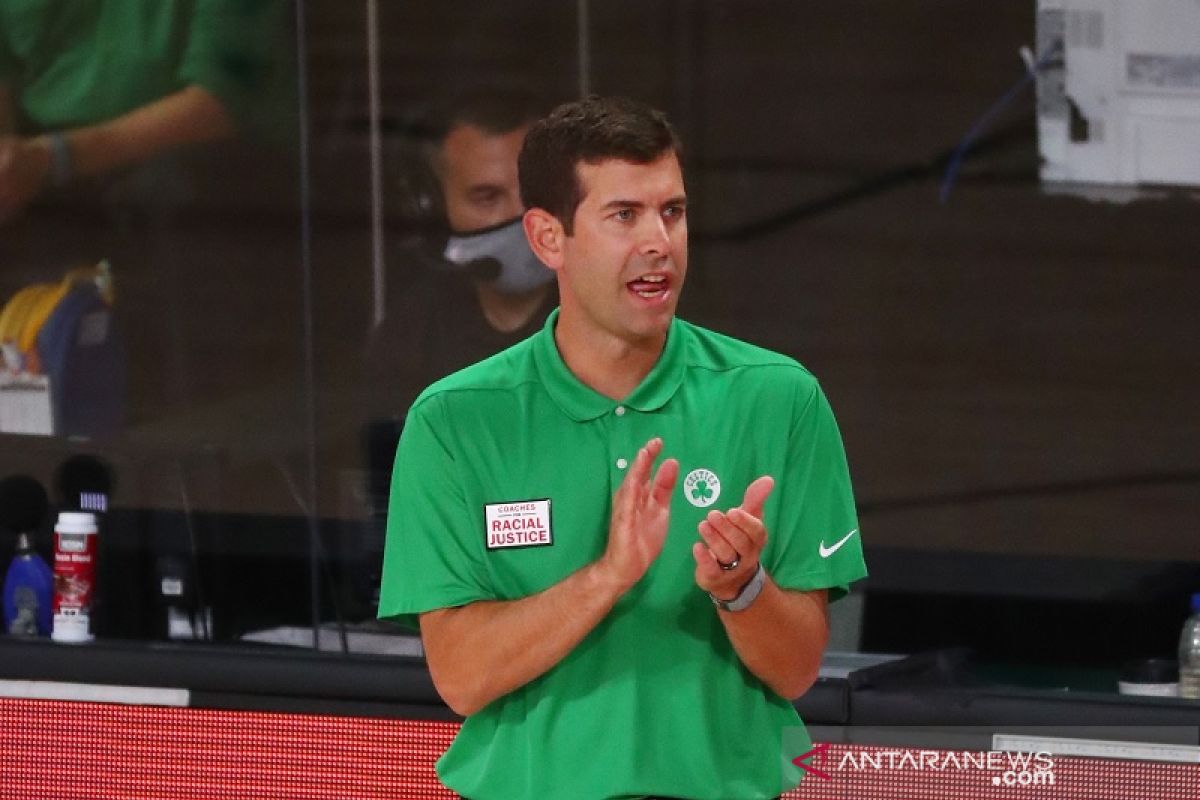 Celtics resmi perpanjang kontrak pelatih kepala Brad Stevens