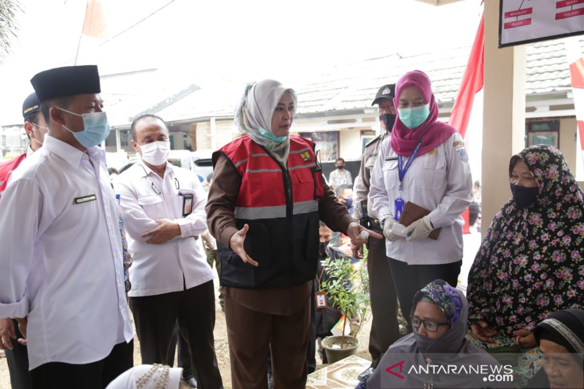 Bupati Irna ingatkan warga jaga pola makan agar terhindar dari penyakit