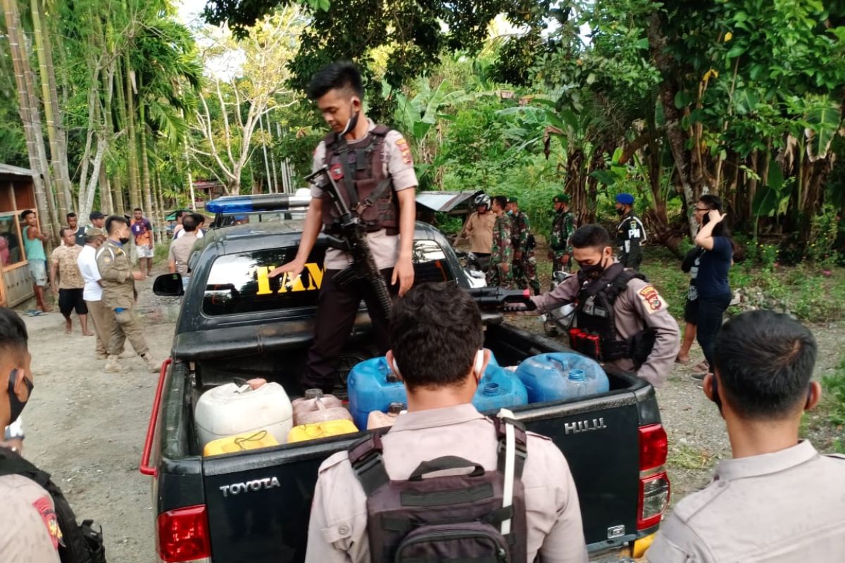 Papua police seize 1,000 liters of liquor in Nabire district