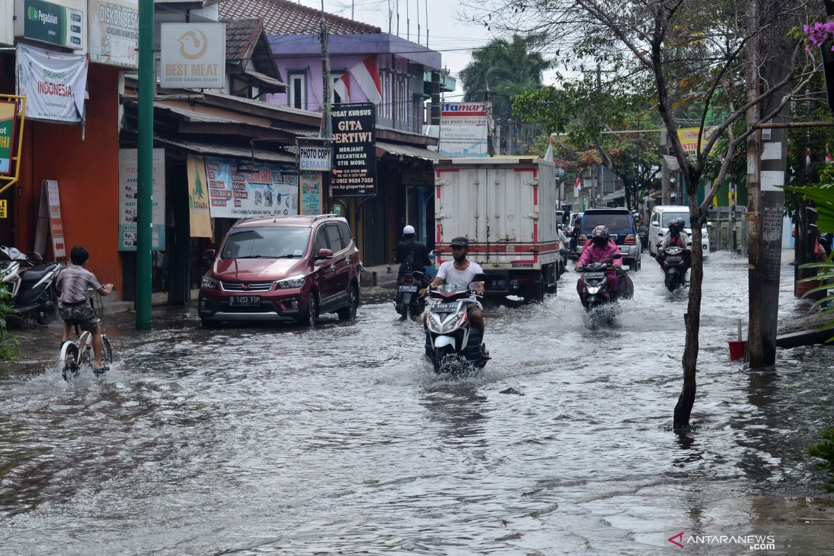1,039 natural disasters strike West Java in 8 months