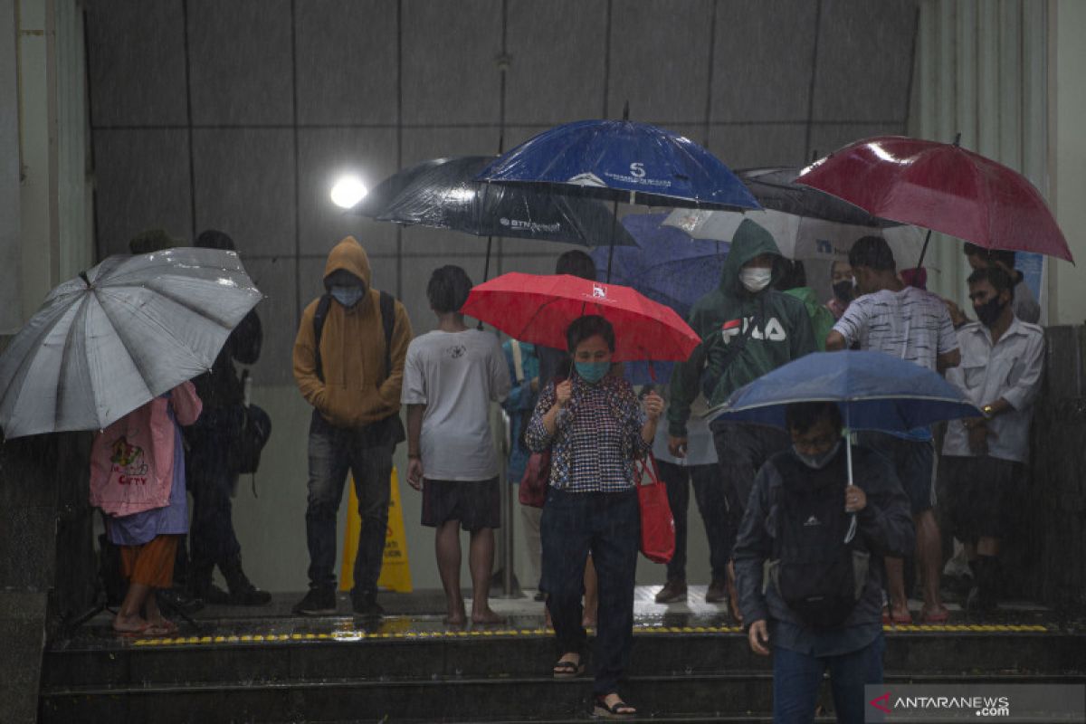 Sebagian wilayah Jakarta hujan ringan