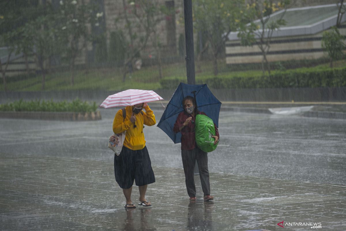 Tiga wilayah Jakarta diperkirakan hujan siang ini