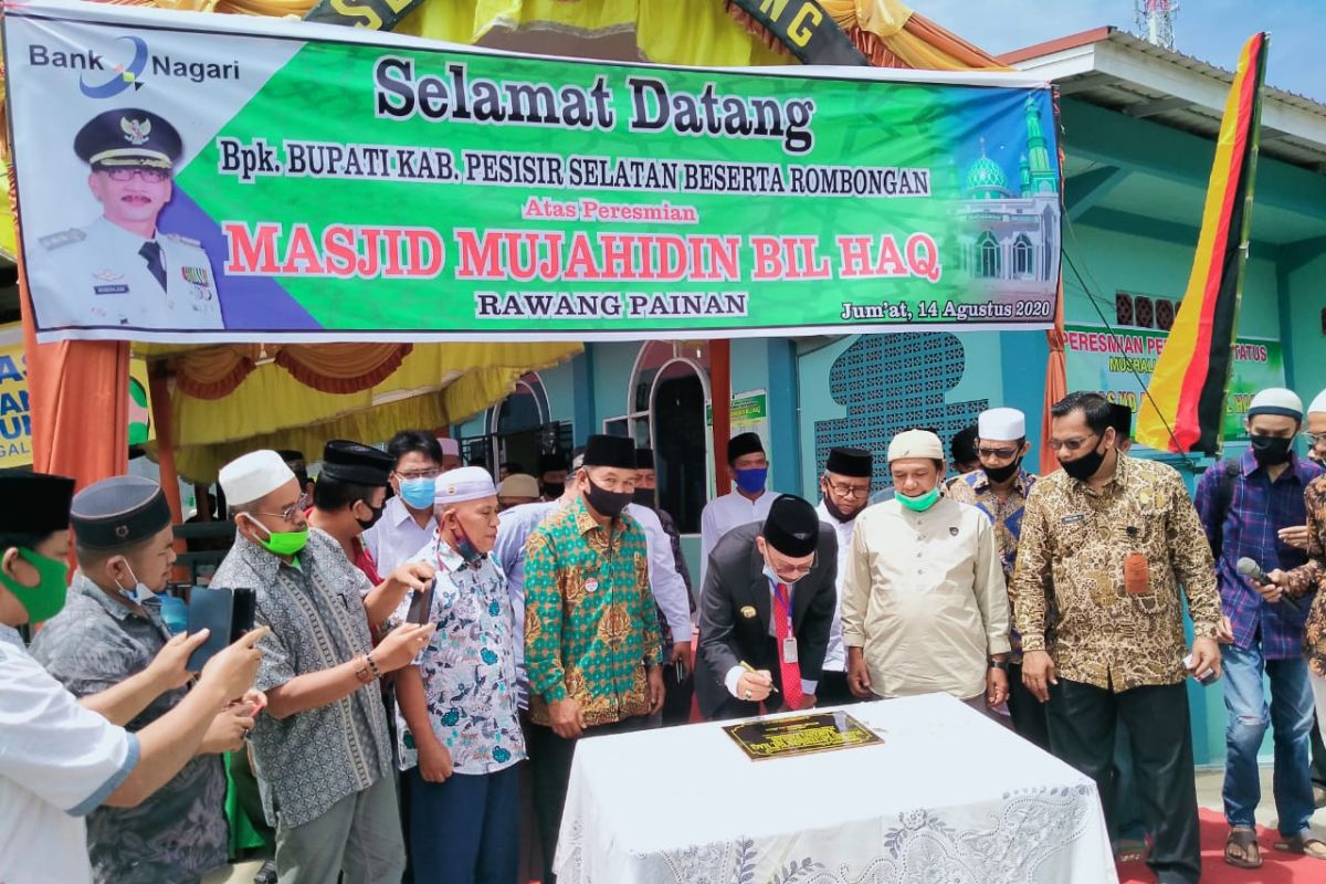 Bupati ajak masyarakat aplikasikan nilai-nilai Islam dalam kehidupan saat resmikan Masjid Mujahidin Bil Haq