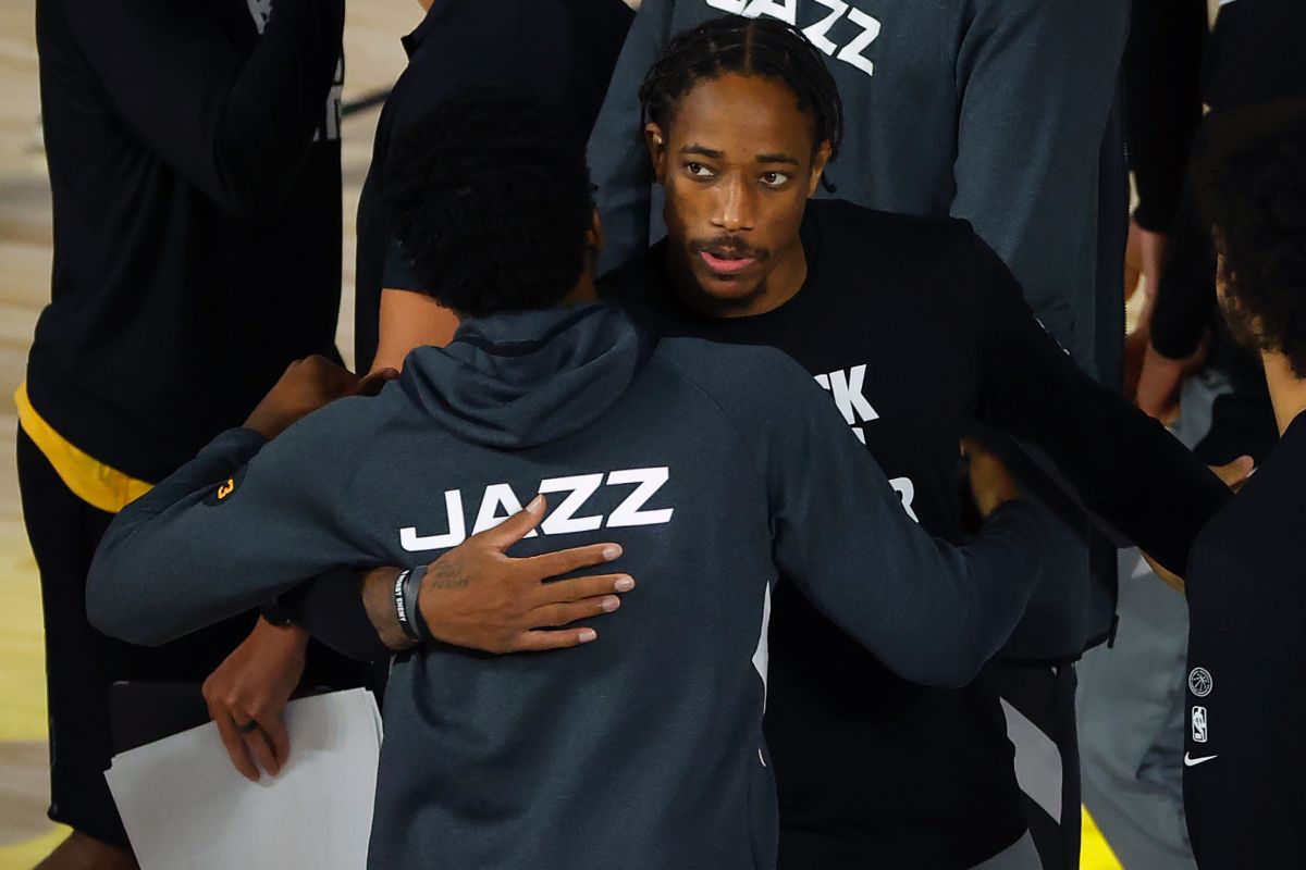 Jazz hempaskan Spurs, 118-112