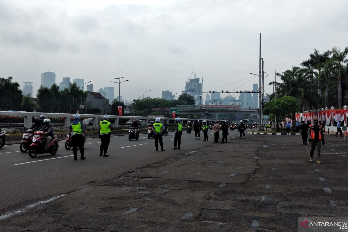 Lalu lintas di depan Gedung DPR/MPR lancar