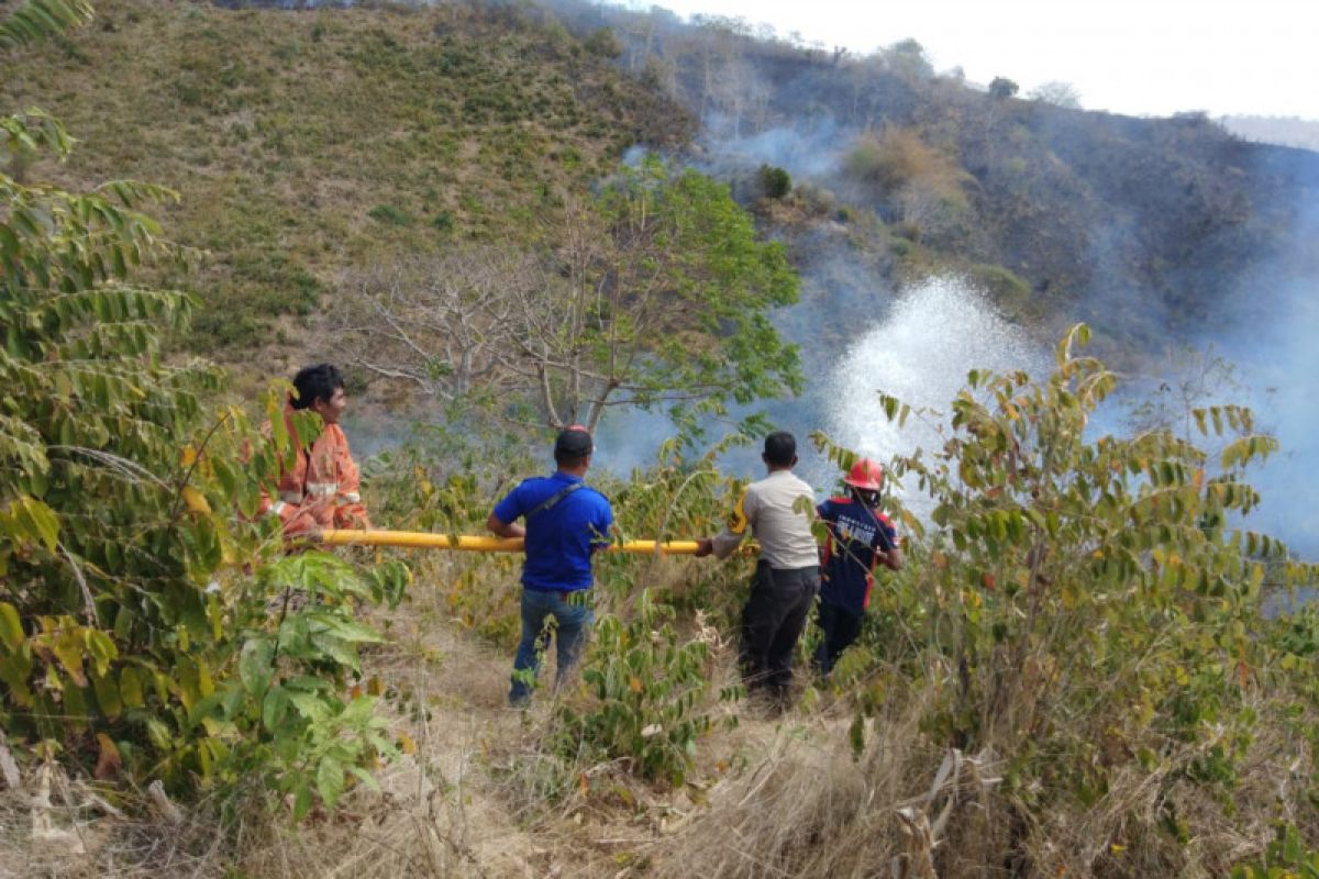 Lahan di Gunung Bako Lombok Tengah terbakar