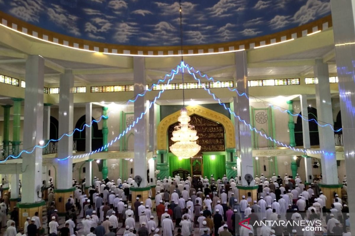 Shalat Jumat di Masjid Agung Riadhussalihin Barabai terapkan protokol kesehatan