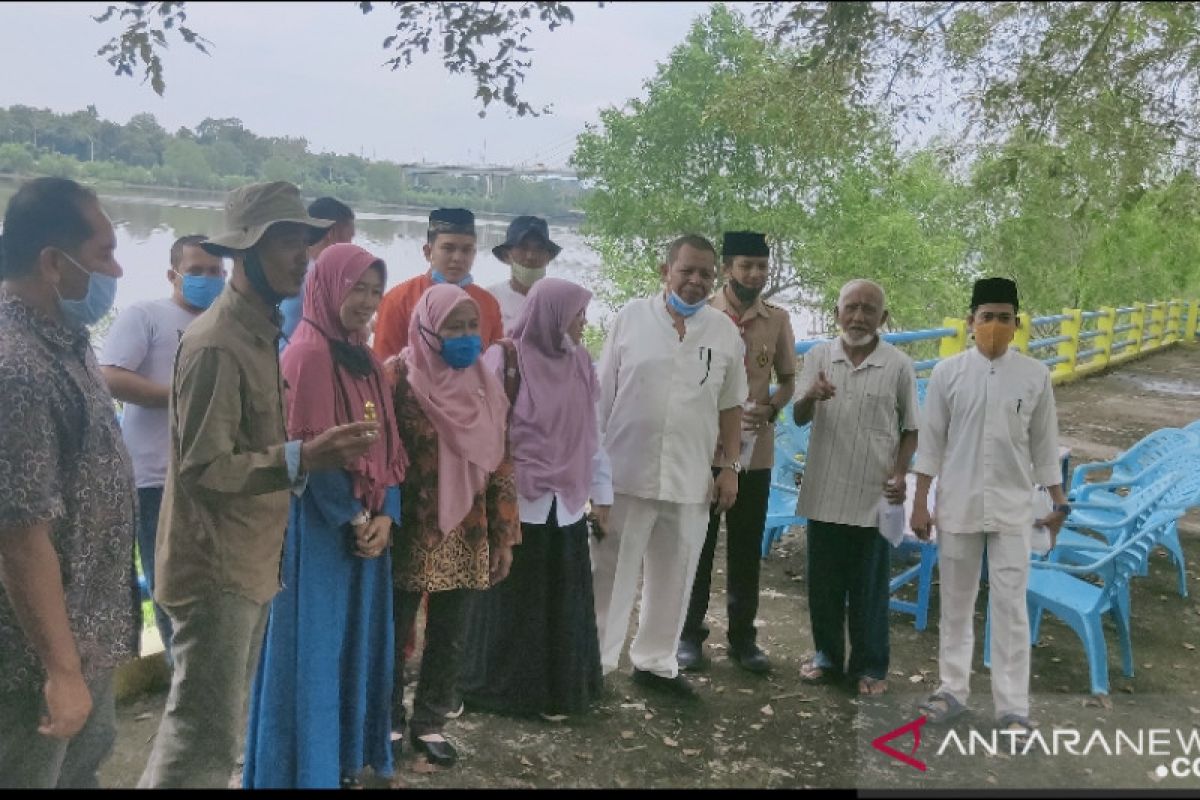 Tanam Mangrove, Warga Siak dapat insentif Rp150 ribu per hari dari KLHK