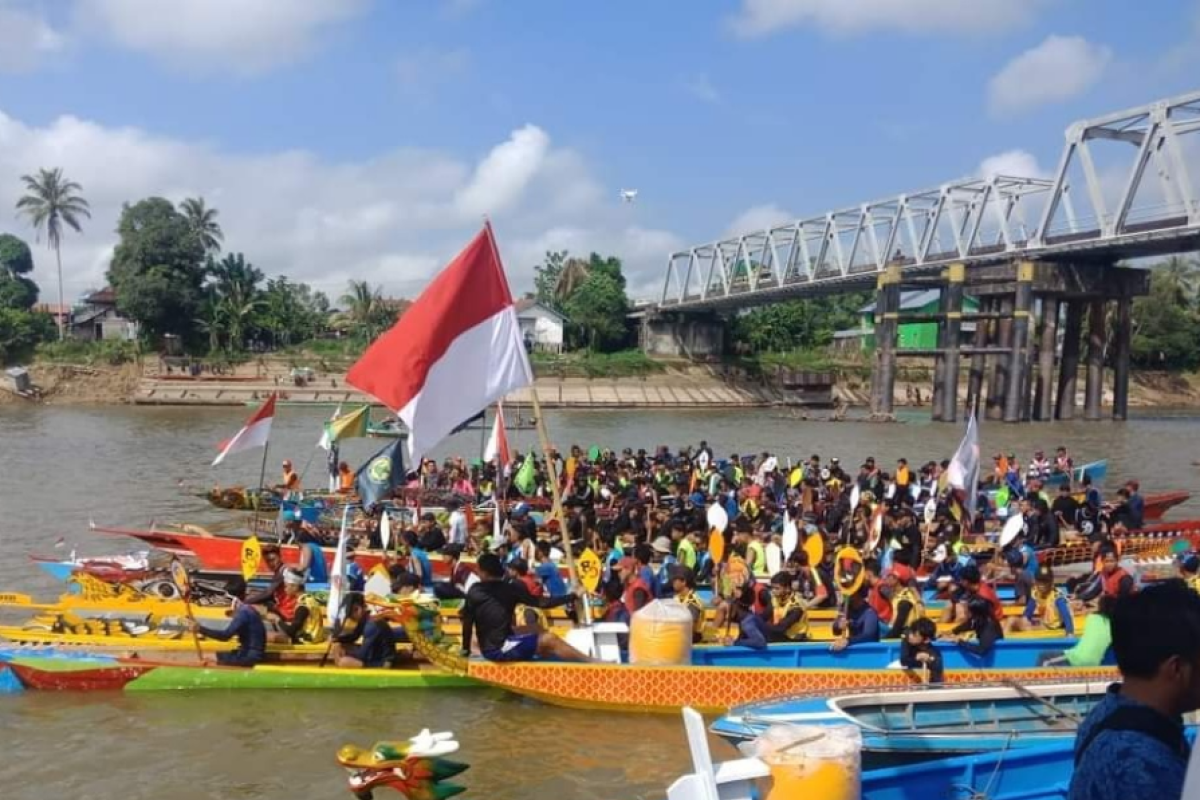 Bupati Kapuas Hulu minta peserta lomba sampan bidar di rapid tes