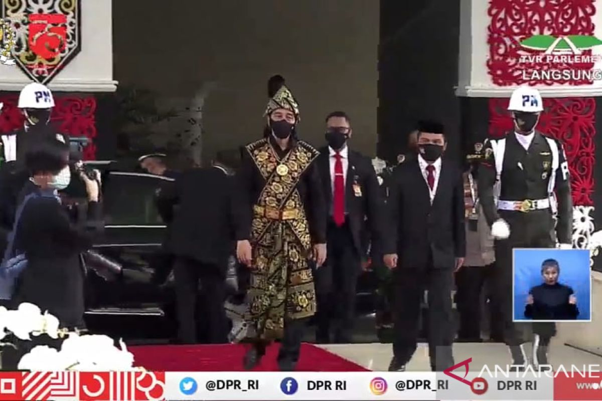 Berbaju adat Sabu, Presiden Jokowi tiba di Sidang Tahunan MPR