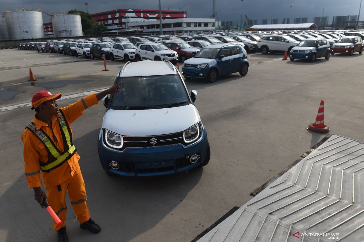 Awal semester II, penjualan mobil naik 100,3 persen