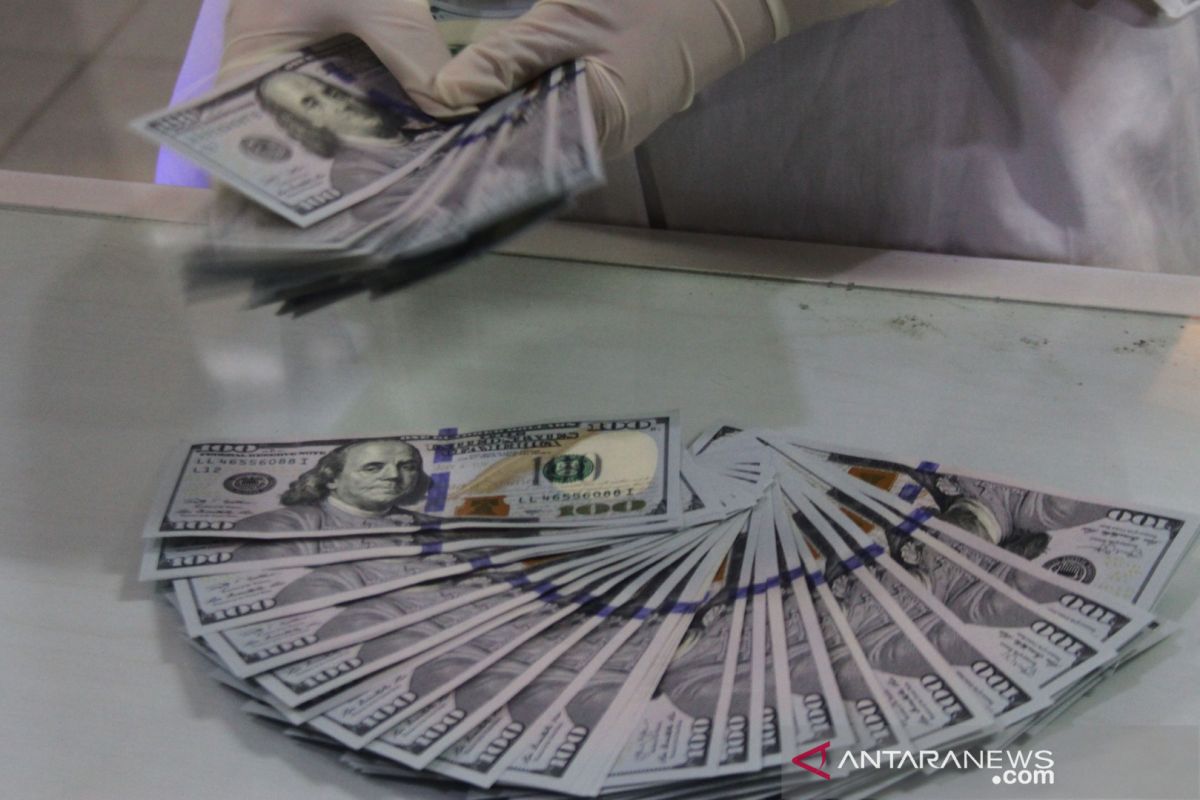 Kurs rupiah awal pekan menguat seiring turunnya permintaan valas domestik