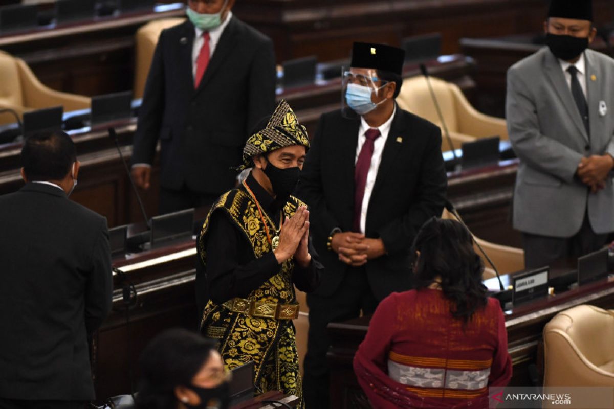 Berbaju adat Sabu, Presiden Jokowi tiba di Sidang Tahunan MPR