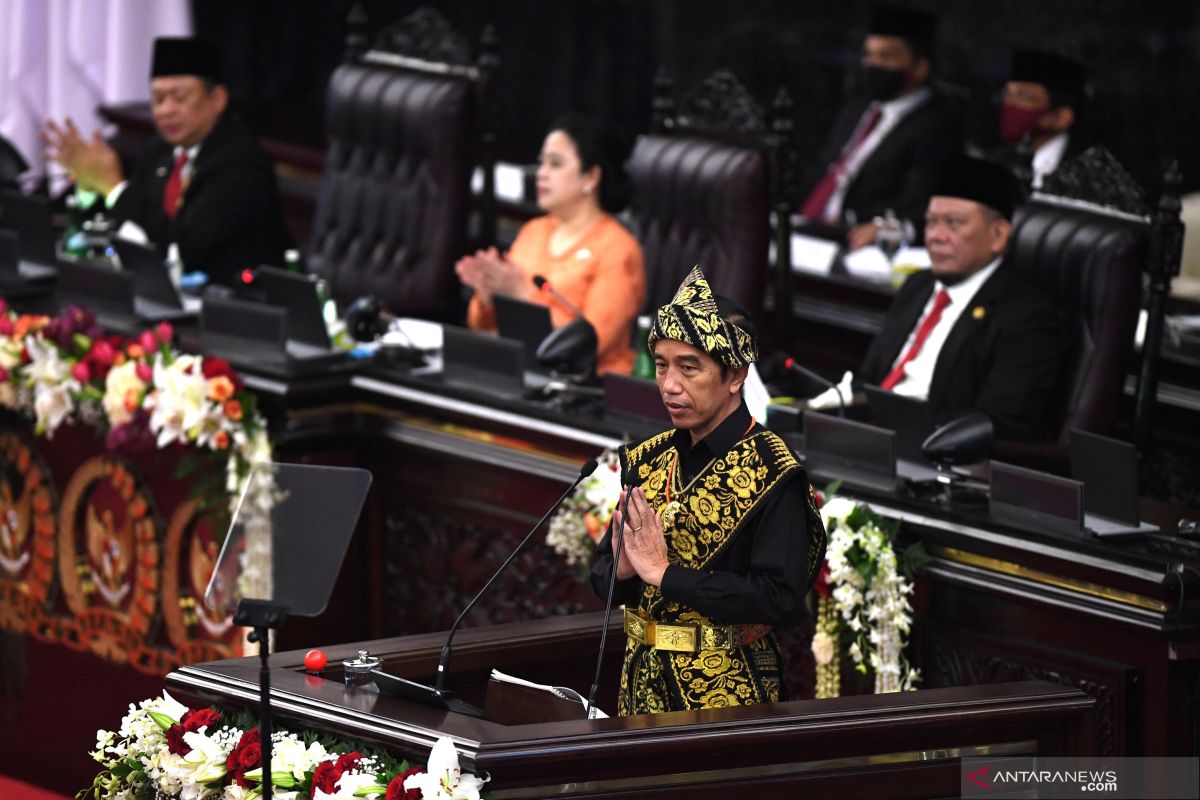 Indonesia harus bajak momentum krisis dan melakukan lompatan besar,  tegas Presiden Jokowi