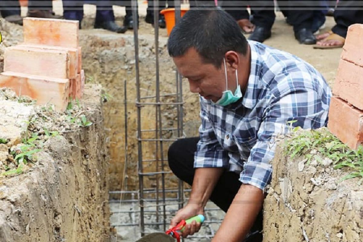 Bupati Tanjabtim letakkan batu pertama pembangunan Mesjid Nurul Iman