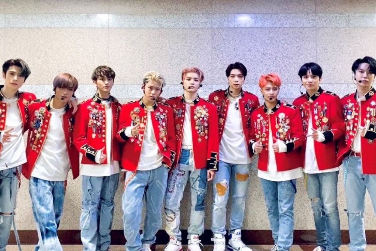 Grup K-pop SuperM kembali ke dunia musik lewat lagu "100"