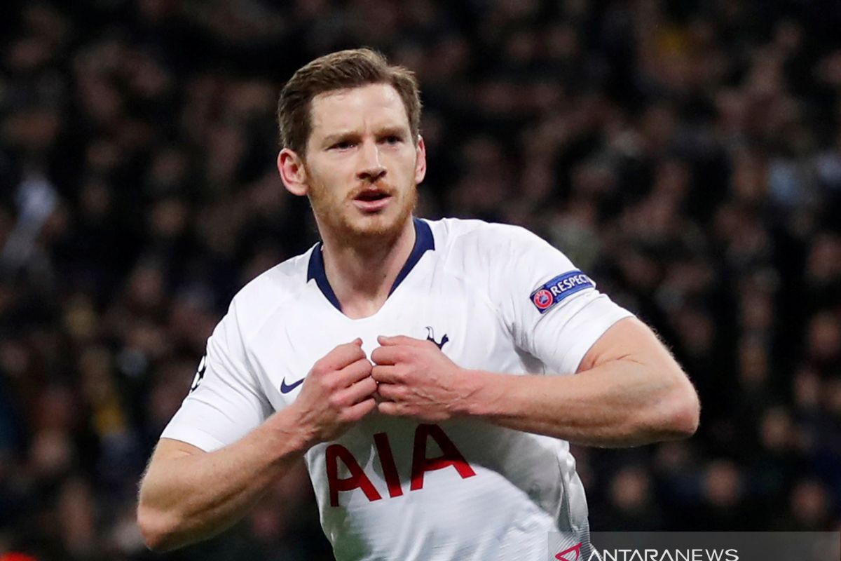 Mantan bek Tottenham Jan Vertonghen resmi berlabuh di Benfica