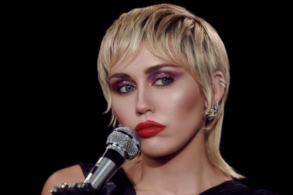 Miley Cyrus bocorkan kolaborasi dengan Dua Lipa dan Billy Idol