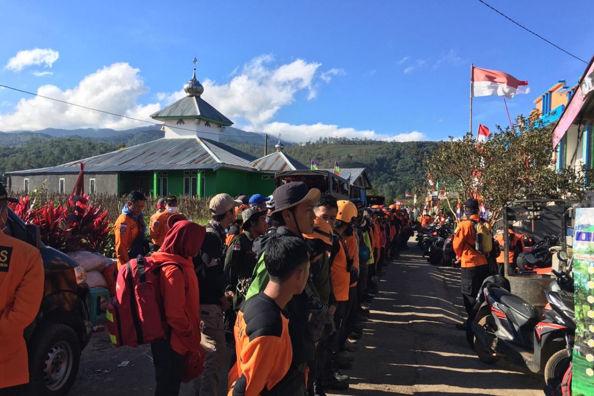 HUT RI, Basarnas Makassar Siaga Merah Putih di Gunung Bawakaraeng