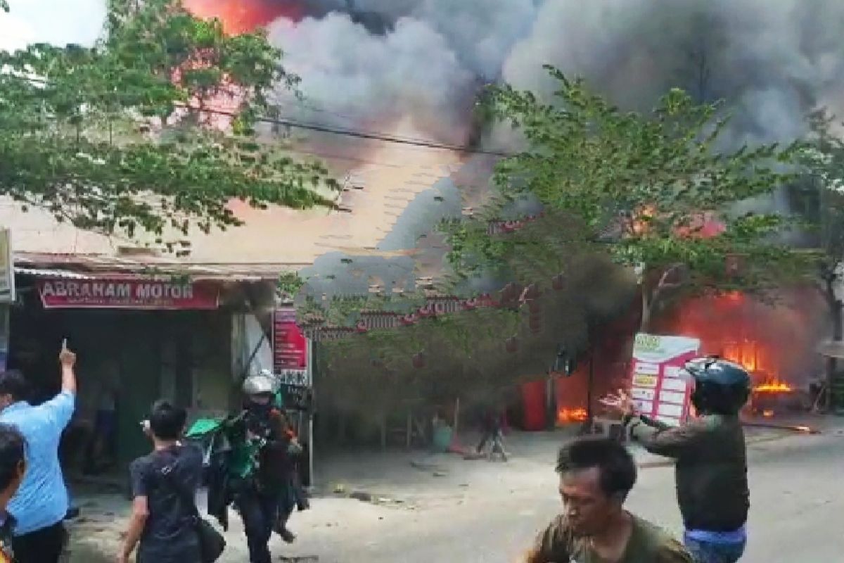 Kebakaran tiga titik di Kota Makassar hanguskan 19 rumah