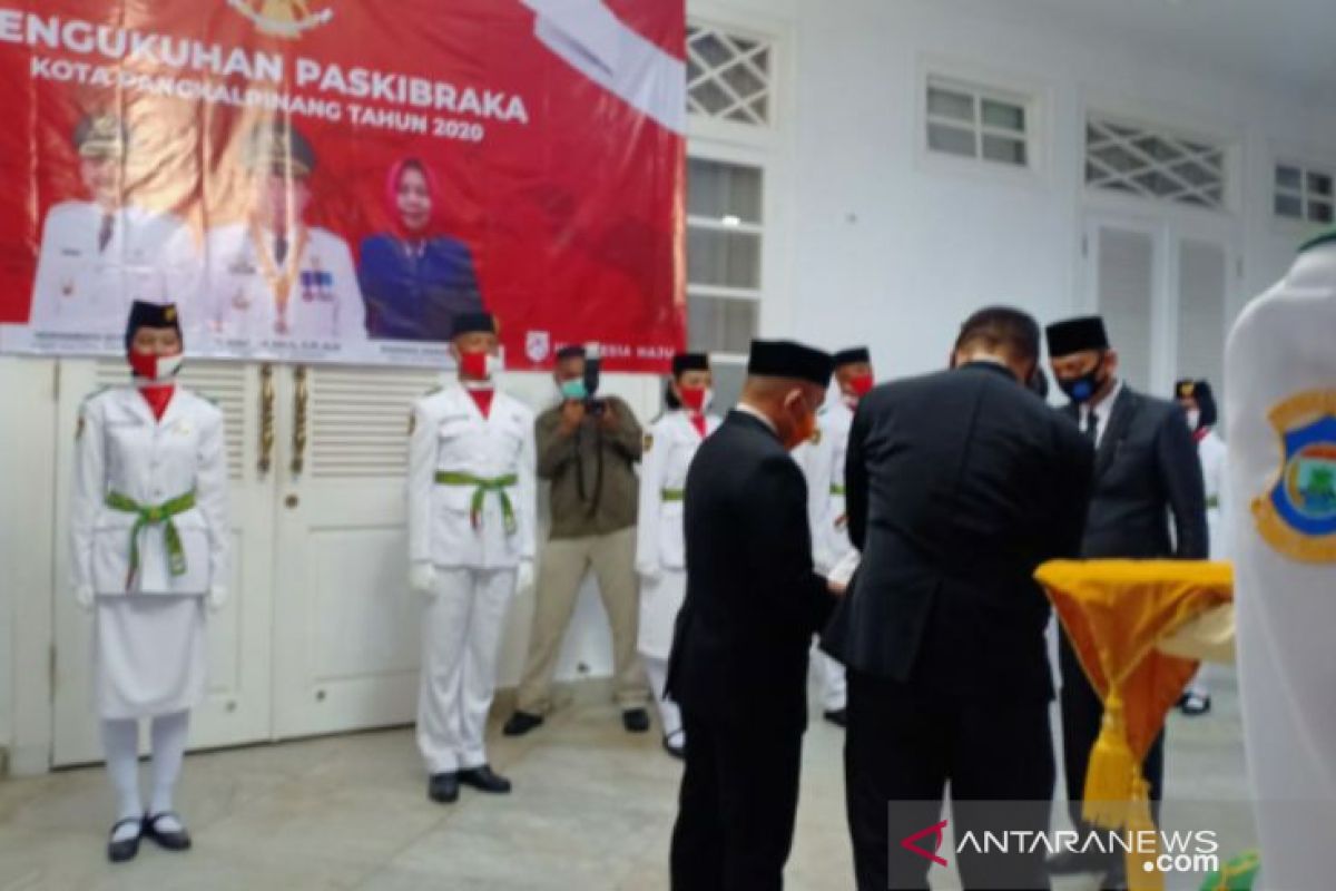 Walikota Pangkalpinang kukuhkan 35 Paskibra