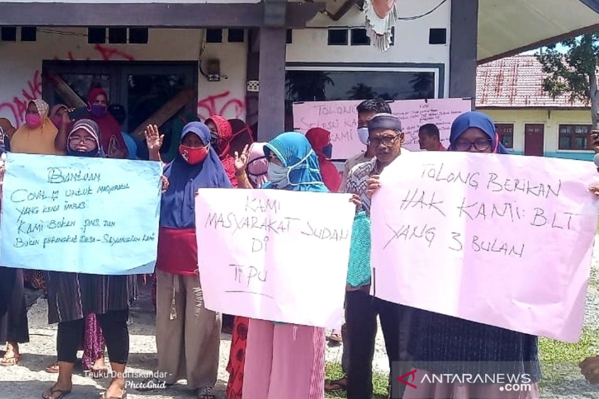 Warga di Aceh Barat segel kantor desa, gara-gara tak pernah terima BLT