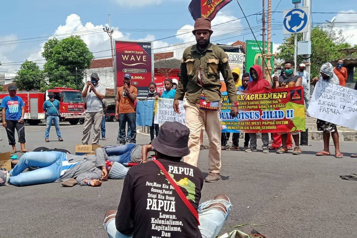 Demo mahasiswa Papua di Jember dijaga ketat aparat kepolisian