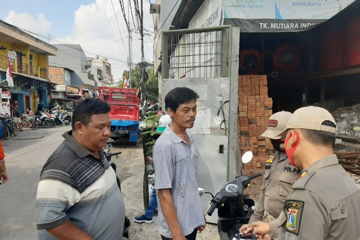 Operasi tertib masker di Jalan Ancol Selatan jaring 21 warga